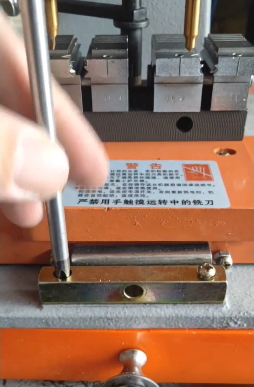 左右定位的螺帽安装