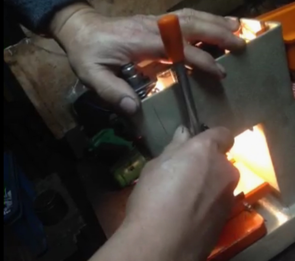 立式机固定螺丝掉了的安装