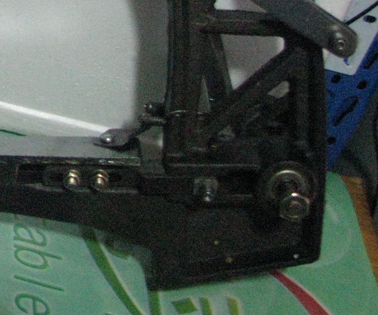 斜头鞋机动过手摇盘边上二个螺丝的回归方法