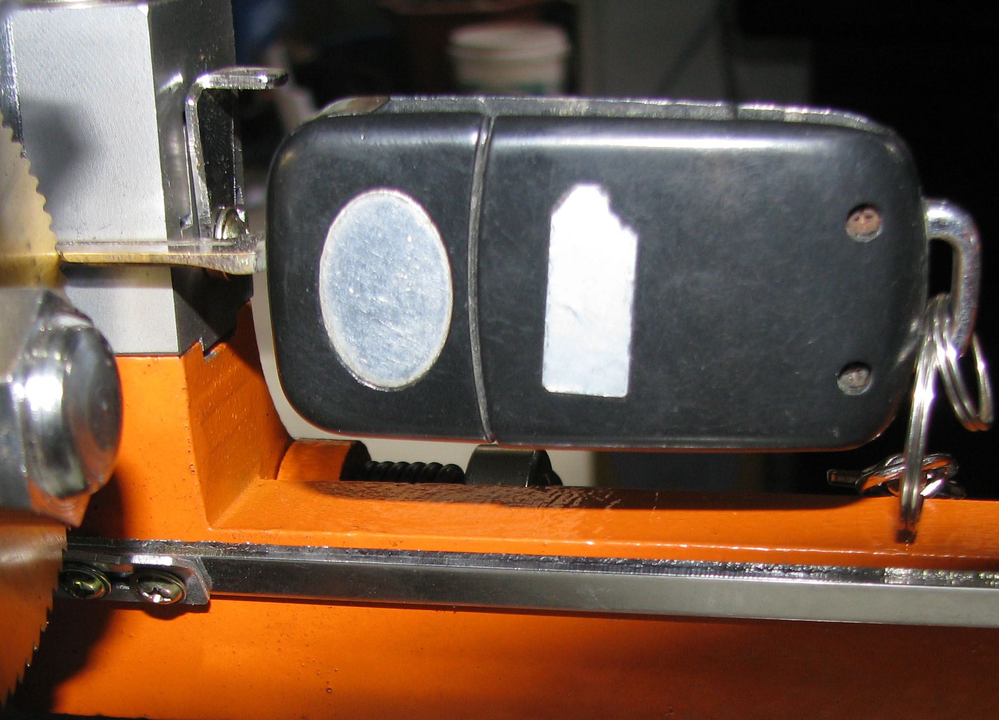 钥匙对准及夹的方法